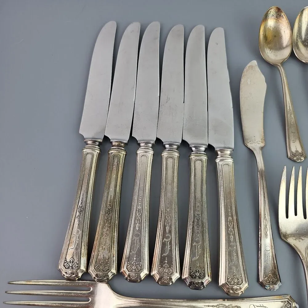 Vintage Oneida Lady Grace 1933 Tudor Silverplate 18 Pc Flatware Set Monogram J